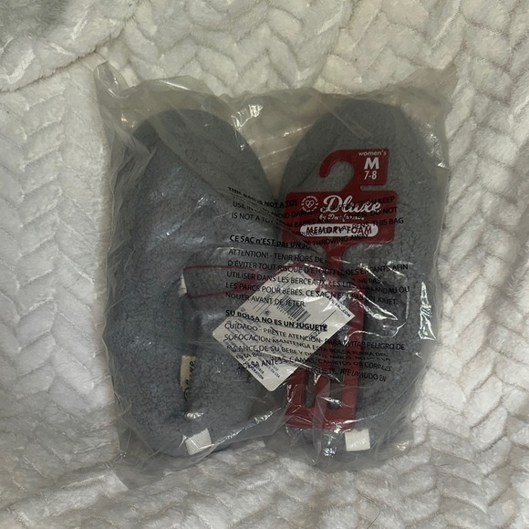 - Memory Foam Slippers - grey - deluxe by dearfoams size 7 / 8 - Picture 1 of 3